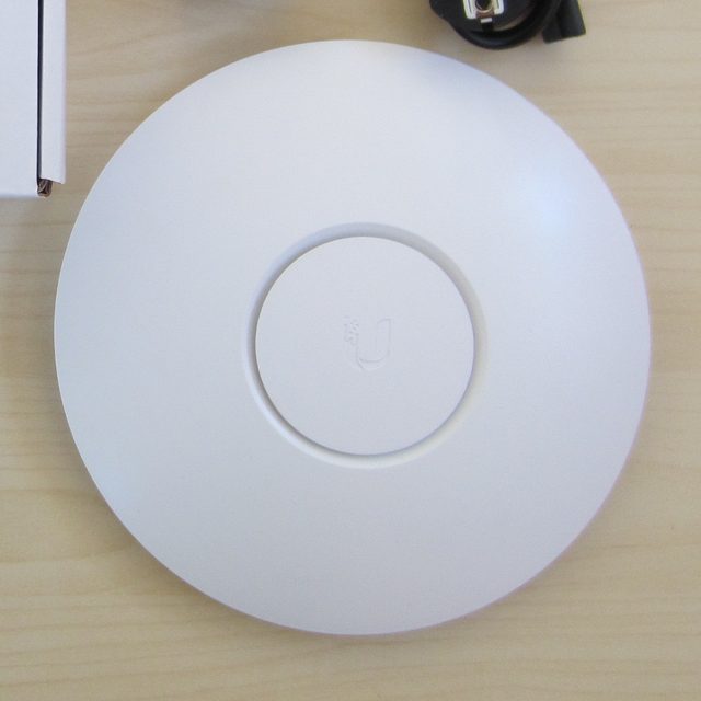 Runder Ubiquiti-UniFi-WLAN-Access-Point